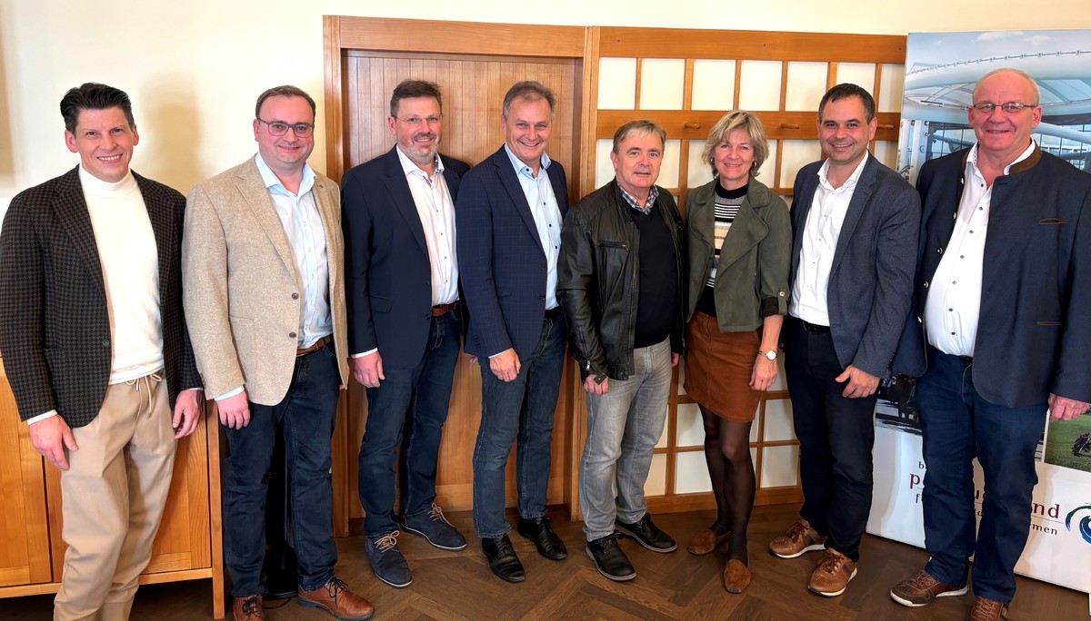 Foto (Thomas Hansbauer): Tobias Schock, MdL Stefan Meyer, Anton Freudenstein, Stephan Dorn, Franz Krah, Ursula Diepolder, Raimund Kneidinger, MdL Christian Lindinger.