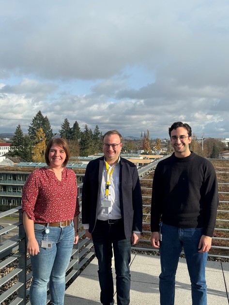 Foto (Thomas Hansbauer): (v. l.): Anna Schwamberger (Referentin fr Politik & Verbndearbeit), MdL Stefan Meyer und Abraham Pfeiffer (Referent fr Energiepolitik & Verbndearbeit).