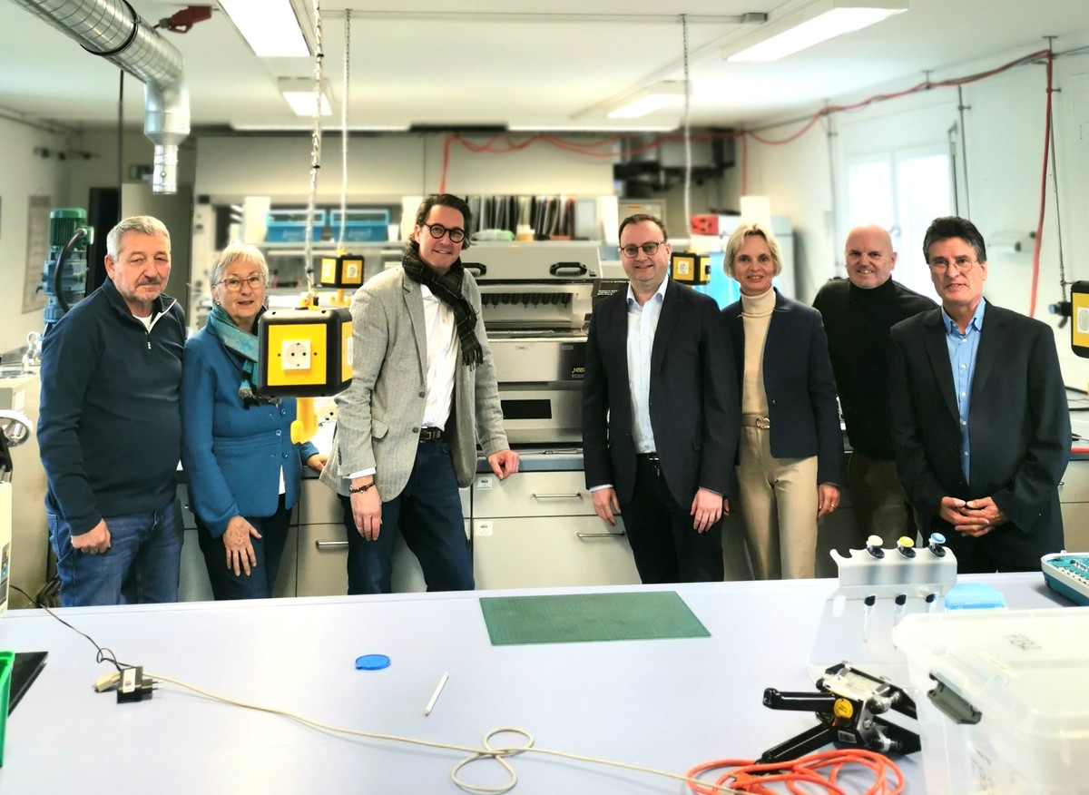  Foto (Starke): TZE-Geschftsfhrer Dr. Reinhart Schwaiberger, Kreisrtin Roswitha Nbauer, Bundesminister a. D. Andreas Scheuer, MdL Stefan Meyer, Bezirksrtin Cornelia Wasner-Sommer,  Brgermeister Andreas Jakob und Prof. Dr. Karl-Heinz Pettinger.
