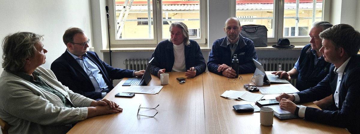  Foto (Stefanie Starke): (v. l.) Helgard Gillitzer, MdL Stefan Meyer, Carlo Hring, Reinhard Bieringer, Karl Haberzettl und Stephan Katzbichler. 