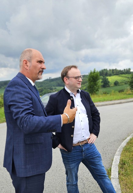 Foto (Stefanie Starke): (v. l.) Bad Griesbachs CSU-Brgermeisterkandidat Bernhard Gruber im Austausch mit MdL Stefan Meyer. 