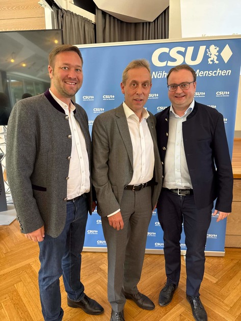 Foto: (v. l.) MdL Josef Heisl, MdB Hans Koller u. MdL Stefan Meyer 