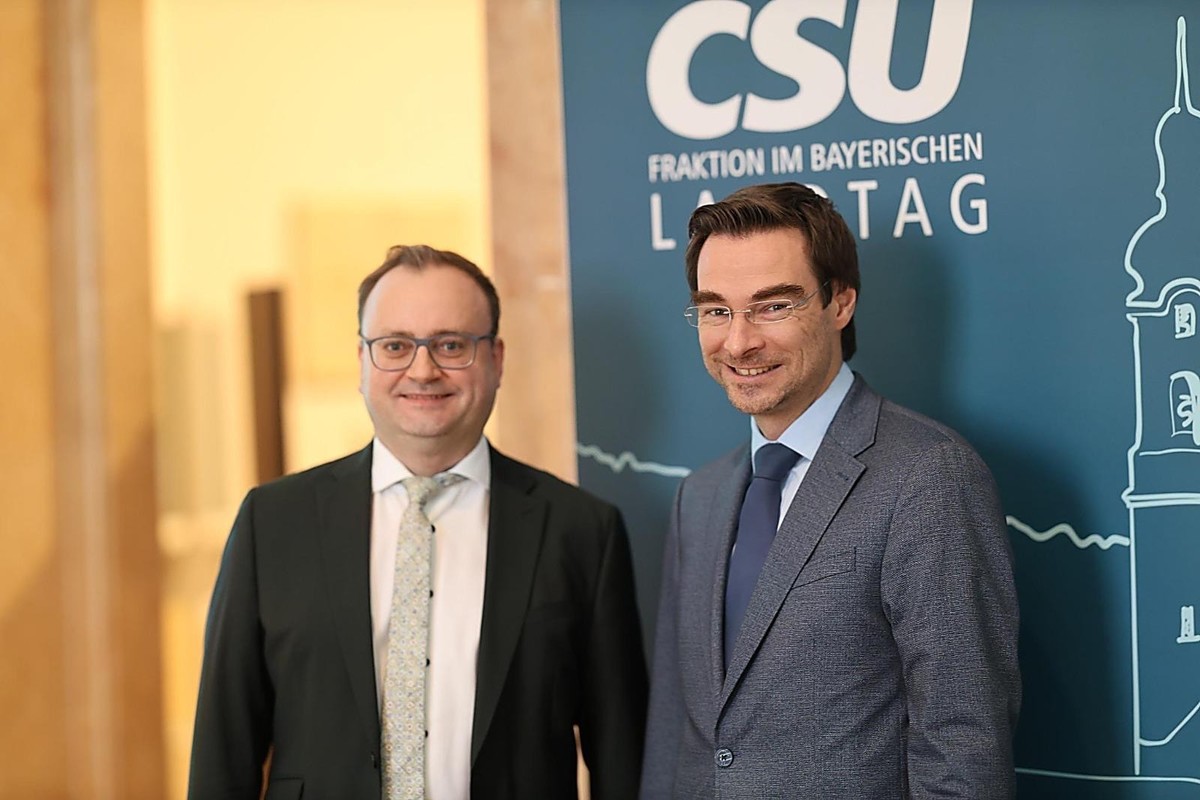 Foto (AKH): (v. r.) MdL Dr. Stephan Oetzinger und MdL Stefan Meyer bei den Neuwahlen des Landesvorstandes des CSU-Arbeitskreises Hochschule und Kultur.