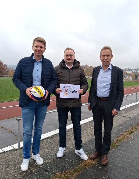 Foto (privat): (v. r.) MdB Hans Koller, MdL Stefan Meyer und der stellvertretende BLSV-Kreisvorsitzende Stephan Katzbichler. 