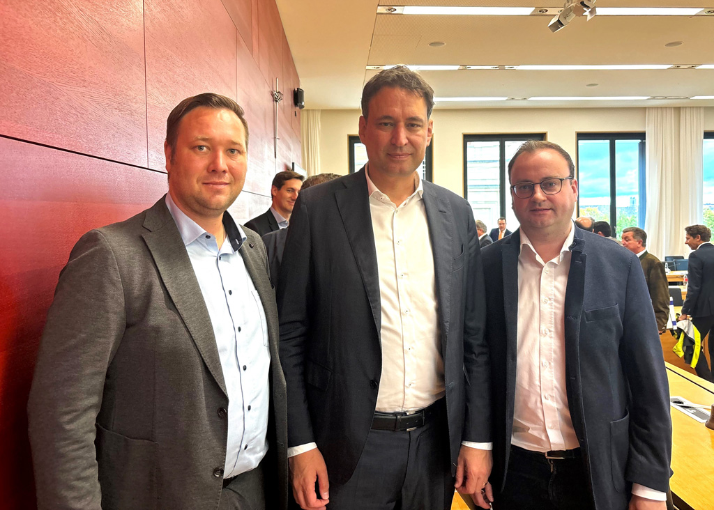 Foto (CSU-Landtagsfraktion): (v. l.) MdL Josef Heisl, Justizminister Georg Eisenreich und MdL Stefan Meyer. 