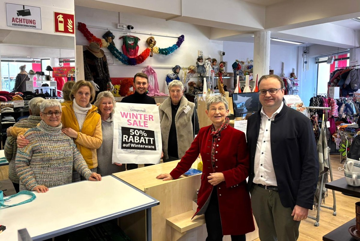 Foto (Abgeordnetenb�ro Passau): (v. r.) MdL Stefan Meyer, Kreis- und Stadtr�tin Gerlinde Kaupa, Goldine Neschen, Ernst Geislberger-Schie�leder, Elisabeth Brandtner, Geli Wei� und Maria Heiler.  