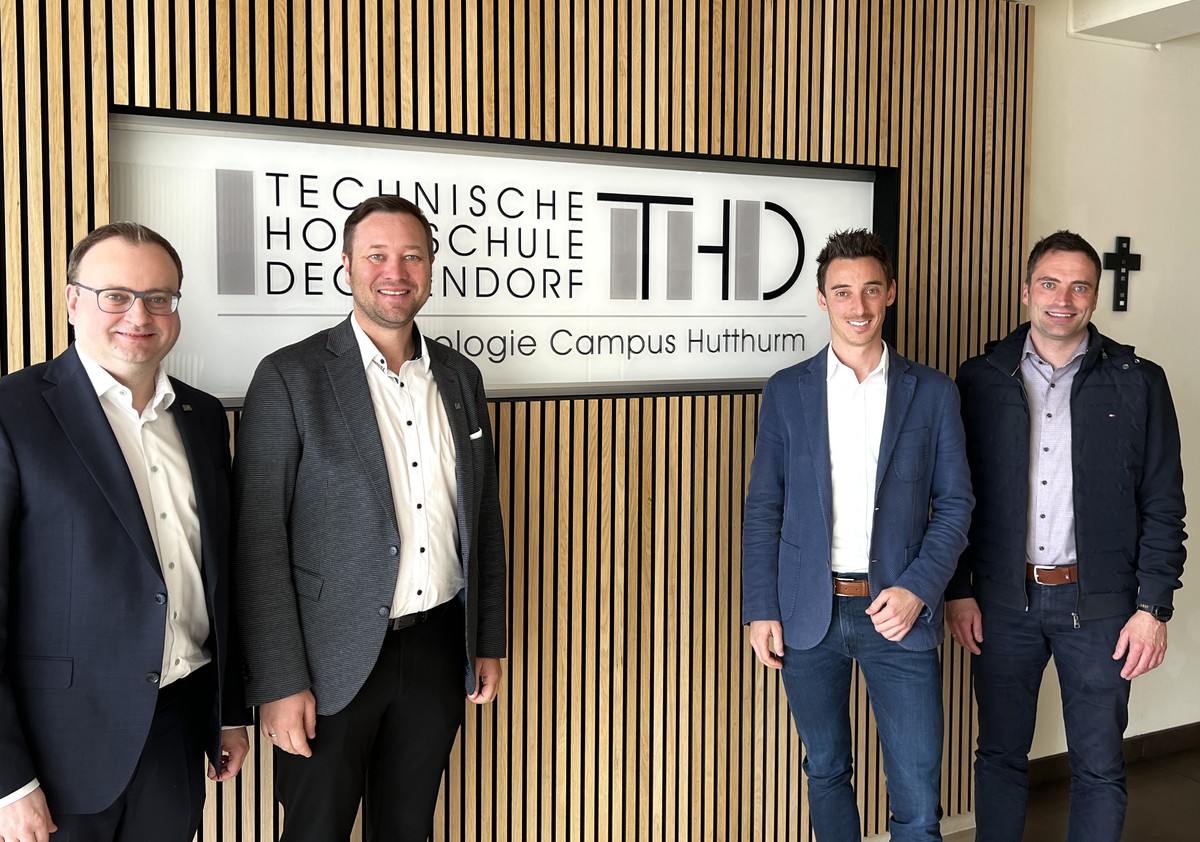 Foto (Thomas Hansbauer): (v. l.) MdL Stefan Meyer, MdL Josef Heisl, Wissenschaftlicher Leiter Prof. Sebastian K�lbl, Andreas Gastinger (Fraktionssprecher der CSU Hutthurm).