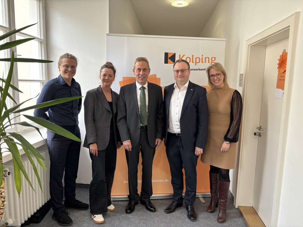 Foto: Drin Rexhaj � (v.l.) Yannik Stefani, Stefanie Steinbrink, MdB Hans Koller, MdL Stefan Meyer, Christina Ro�goderer