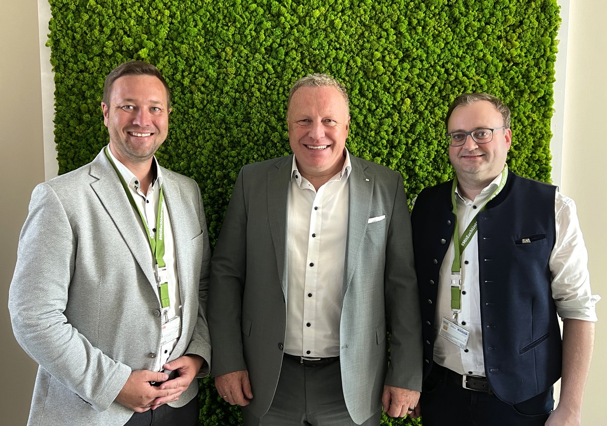 Foto (Abgeordnetenb�ro Passau): (v. l.) MdL Josef Heisl, Christoph Kraller, MdL Stefan Meyer.