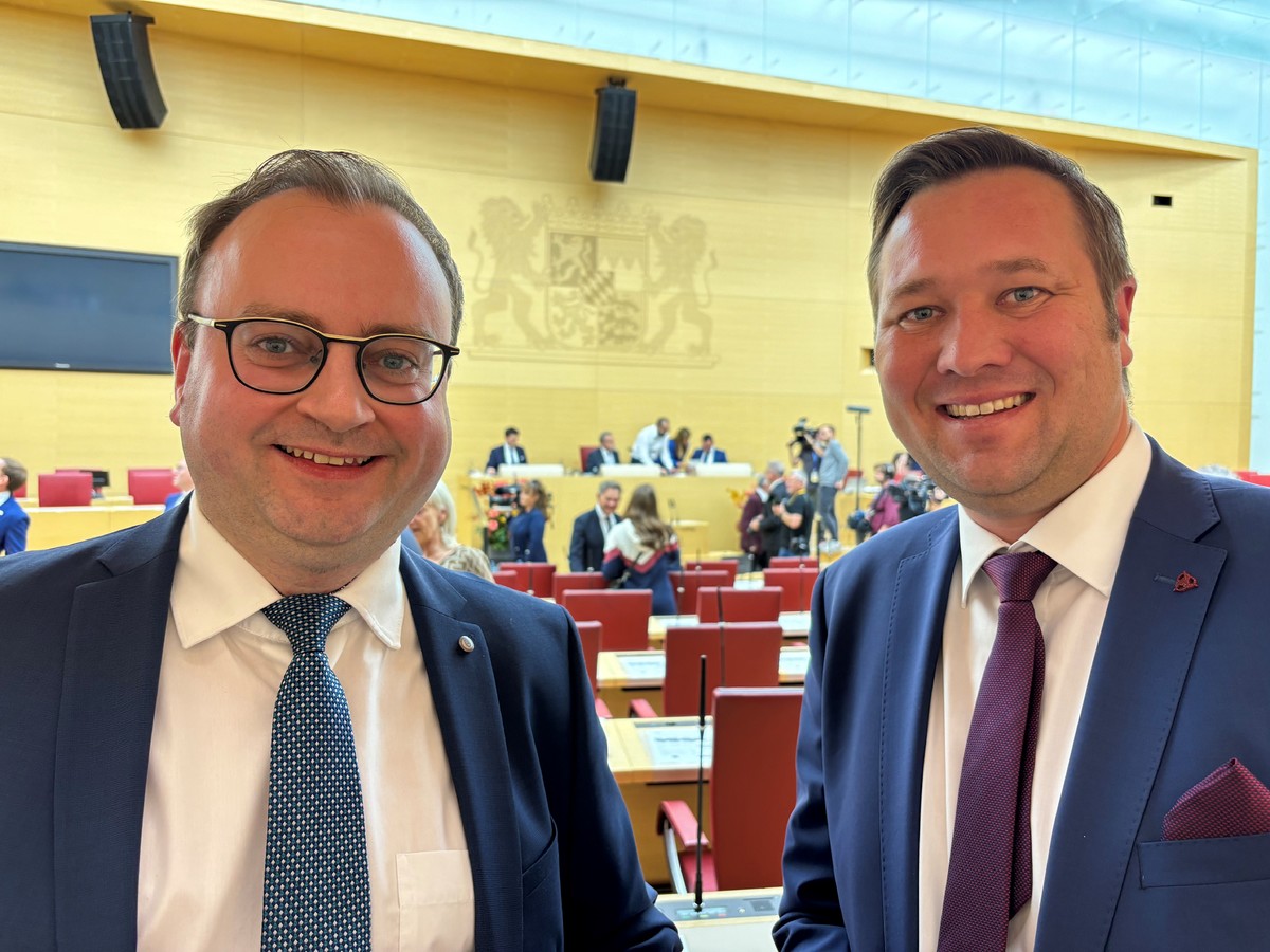 (v. l.) MdL Stefan Meyer und MdL Josef Heisl im Plenarsaal des Bayerischen Landtags