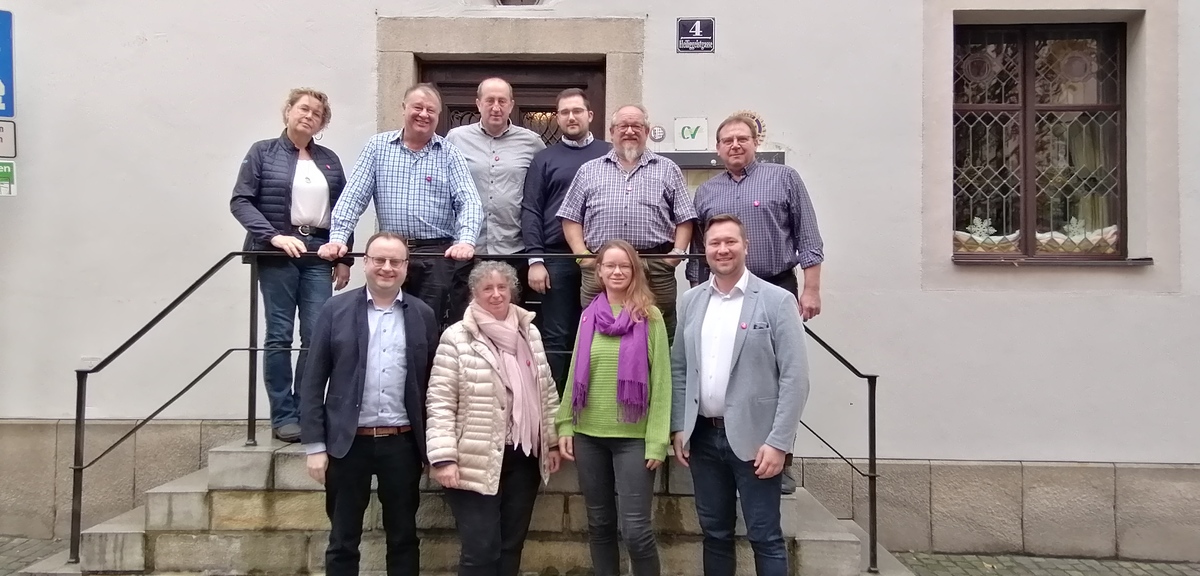 (v. l.  obere Reihe) Beate Hubig, Rainer Gottinger, Helmut Paster sen., Stefan Meyerhofer, Bernhard Sitter, Fritz Mayer jun., (v. l.  untere Reihe) MdL Stefan Meyer, Rita Mautz, Cornelia Krumesz und MdL Josef Heisl. 